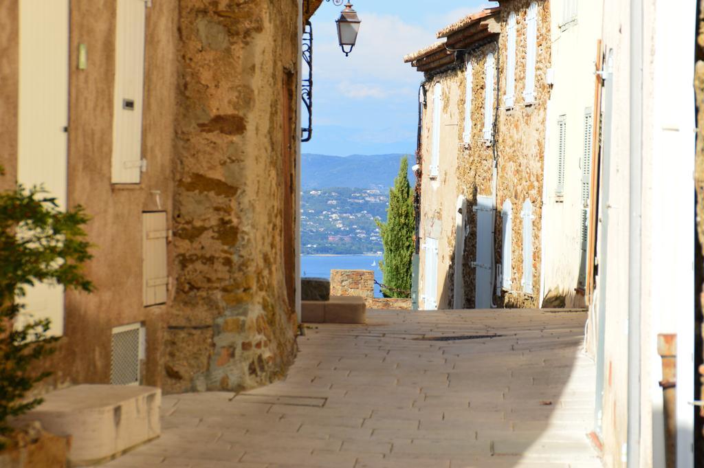 Les Glycines Bed & Breakfast Grimaud Exterior photo