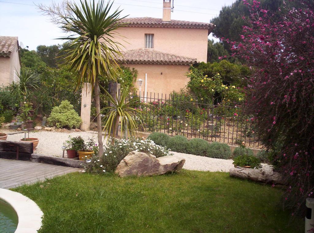 Les Glycines Bed & Breakfast Grimaud Exterior photo